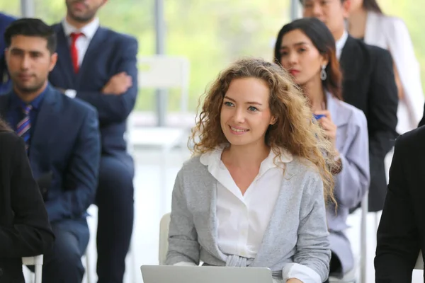 Gruppe Von Menschen Business Corporate Event Schulungsseminar Die Gratulation Erfolg — Stockfoto