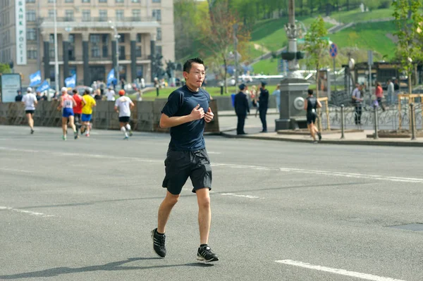 Asian Man Tracksuit Running Street Marathon Amateurs Devoted Day City — Stock Photo, Image