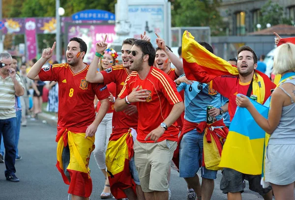 Fútbol Borracho Aficionados Españoles Con Camiseta Roja Rostros Pintados Colores — Foto de Stock