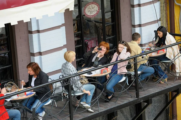 Stock image People sitting at tables on the terrace of the restaurant and drinking coffee wine and talking. June 3, 2012. Kiev, Ukraine, the Andreevsky descent