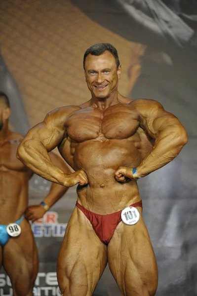 Young Man Bodybuilder Posing Stage Kyiv Cup 2016 April 2016 — Stock Photo, Image