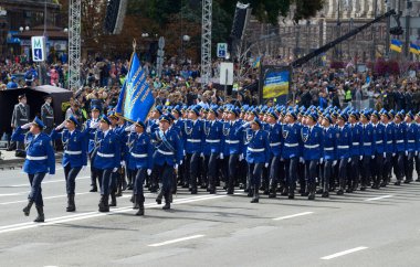 Ulusal muhafızlar Ukrayna 'nın Bağımsızlık Günü' ne adanmış askeri geçit töreninde meydana yürüyorlar. 24 Ağustos 2017. Kiev, Ukrayna