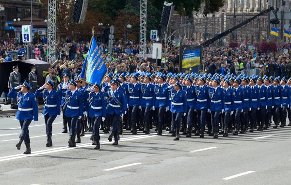 Ulusal muhafızlar Ukrayna 'nın Bağımsızlık Günü' ne adanmış askeri geçit töreninde meydana yürüyorlar. 24 Ağustos 2017. Kiev, Ukrayna