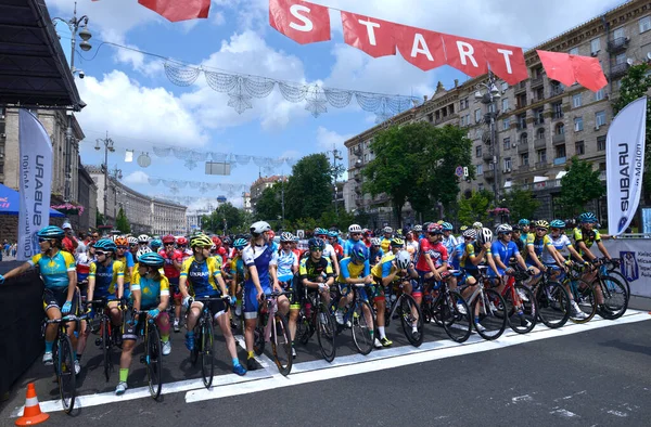 Gruppo Ciclisti Attesa Dell Inizio Della Gara Sulla Linea Partenza — Foto Stock