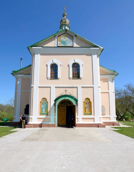 पवित्र ट्रिनिटी मठ Motronynske। मेलनीकी गांव, यूक्रेन — स्टॉक फ़ोटो, इमेज