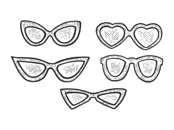 Gafas de sol moda conjunto boceto grabado vector ilustración. Scratch board estilo imitación. Imagen dibujada a mano en blanco y negro . — Archivo Imágenes Vectoriales