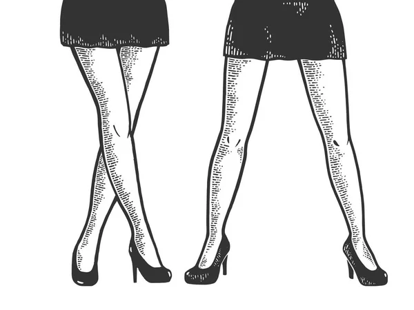 Giovane donna gambe in breve sexy mini gonna schizzo incisione vettoriale illustrazione. Imitazione in stile gratta e vinci. Immagine disegnata a mano in bianco e nero . — Vettoriale Stock