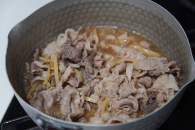 Haşlanmış domuz etinin nasıl yapılacağının resmi