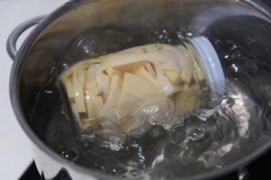 Şişe bambu filizleri yapmak