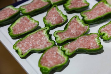 Doldurulmuş biber yapmanın resmi