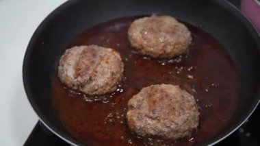 Haşlanmış hamburger bifteği nasıl yapılır?