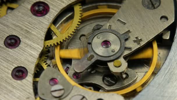 Oude mechanische horloges mechanisme close-up — Stockvideo