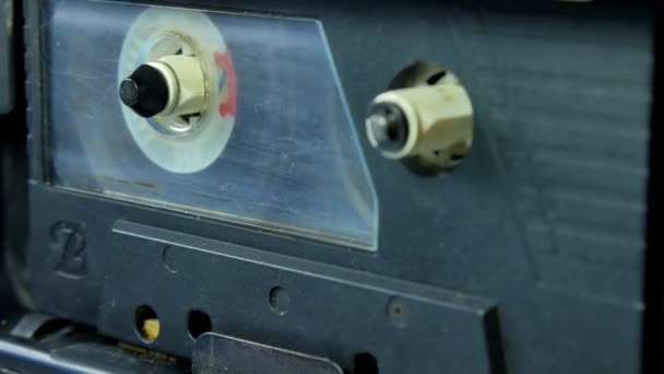 Carrete de cassette de audio viejo jugando . — Vídeo de stock