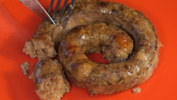 Homemade production of sausages. Fried sausage. Unhealthy food. — Stock Video