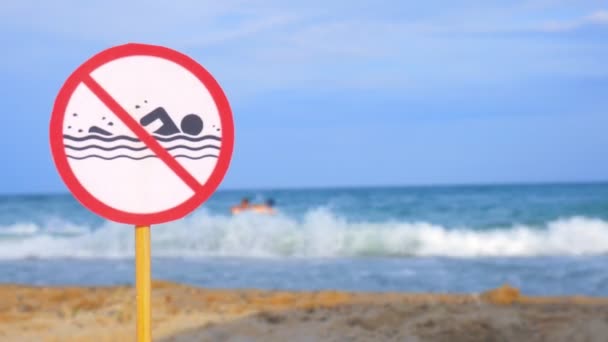 Warning signs no Swimming plate on the beach. Swimming is forbidden. — Stock Video