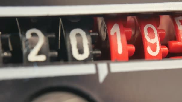 2019 2020 új évet számláló számok. Készlet-ból digitális visszaszámláló időzítővel. — Stock videók