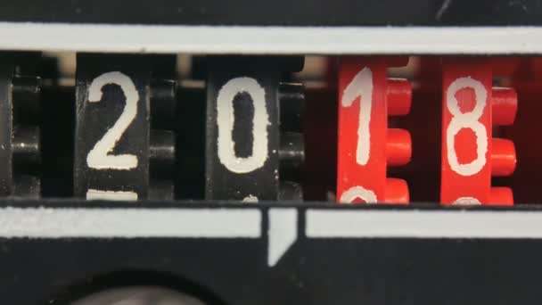 2018 2019 yeni yıl counter numaraları. Dijital geri sayım sayacı kümesi. — Stok video