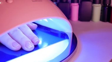 UV lamba jel Lehçe manikür işlemini ev koşullarında