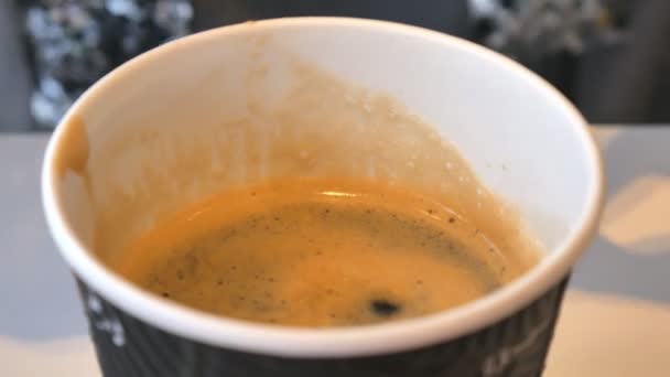 Woman hands pouring sticker sugar to the cup in cafe. — Stock Video