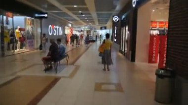 Kiev Ukrayna - 07 Temmuz 2019. Şehir panoraması 4k zaman dilimi yaklaşık Eylül ayı. Kiev 'in alışveriş merkezi.