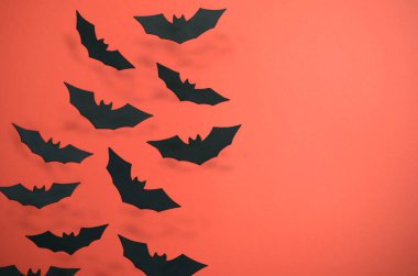 Siyah yarasalar turuncu arka planda, Cadılar Bayramı tatil sembolü