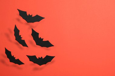 Siyah yarasalar turuncu arka planda, Cadılar Bayramı tatil sembolü