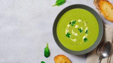 Bir kase, üstten görünüm, Vejetaryen gıda ıspanak çorbası