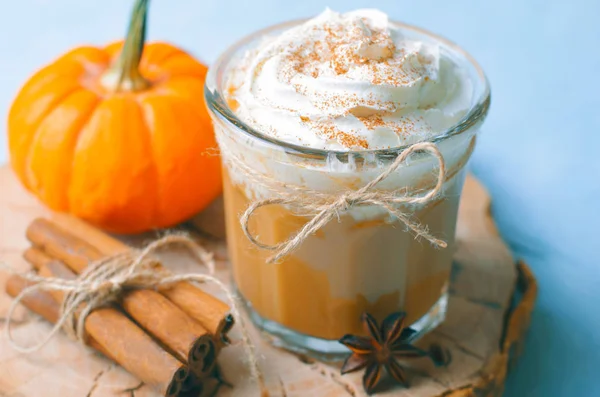 Pumpkin Spice Latte Kawy Koktajl Lub Smoothie Bitą Śmietaną Cynamonem — Zdjęcie stockowe