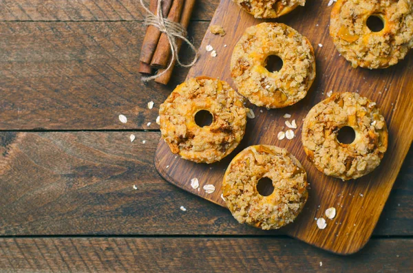 Apple Pie Donuts Cinnamon Oatmeal Crumble Homemade Freshly Baked Doughnuts — Stock Photo, Image