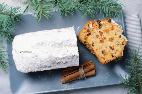 Obst Und Nusskuchen Mit Puderzucker Bestäubt Weihnachts Und Winterfreuden Hausgemachter — Stockfoto