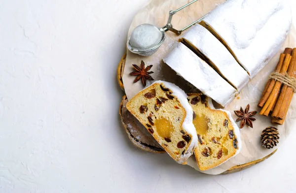 Christstollen Traditioneller Obstkuchen Festlicher Nachtisch Mit Marzipan Und Rosinen Kuchen — Stockfoto