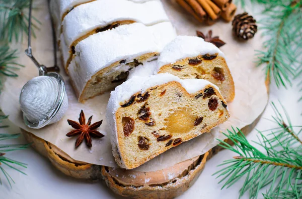 Christstollen Traditioneller Obstkuchen Festlicher Nachtisch Mit Marzipan Und Rosinen Kuchen — Stockfoto