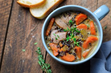 Mantar yabani pirinç sebze çorbası, lezzetli yemek, Vejetaryen yiyecekler