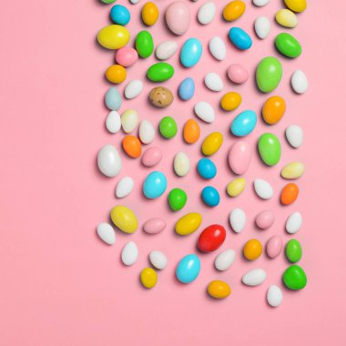 Parlak arka plan, tatlı Paskalya tedavi, tatil kavramı üzerinde çikolata yumurta