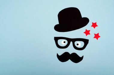 Erkek siluet, bıyıkları, gözlük ve şapka, akıllı adam