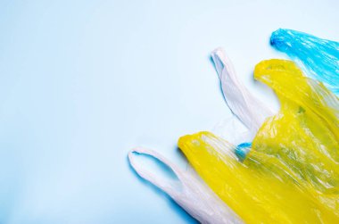Mavi Arka Plan, Geri Dönüşüm ve Plastik Kirlilik Kavramı Plastik Torbalar