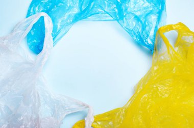 Mavi Arka Plan, Geri Dönüşüm ve Plastik Kirlilik Kavramı Plastik Torbalar