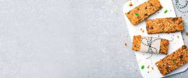 Fındık ve Çikolata Cips, Sağlıklı Ev Yapımı Snack ile Granola Barlar