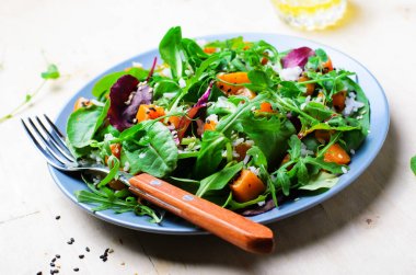 Kavrulmuş Kabak Sağlıklı Vejetaryen Salatası, Butternut Squash, Pirinç ve Susam Salatası