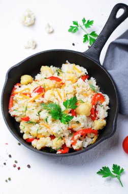 Bir Tavada Sebzeli Pilav, Ev Yapımı Vejetaryen Yemeği
