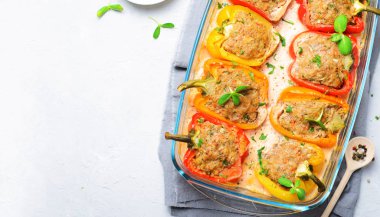 Etli Biber Dolması, Sebze ve Kremalı Domates Soslu