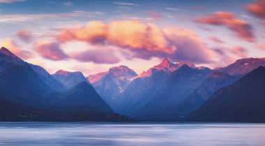 Norveç 'teki Andalsnes yakınlarında Romsdalfjord' un muhteşem günbatımı manzarası