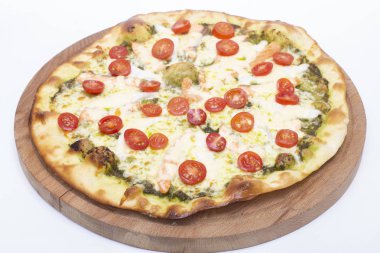 Lezzetli klasik İtalyan Pizza biberli sosis ve peynir Mozzarella peyniri ile