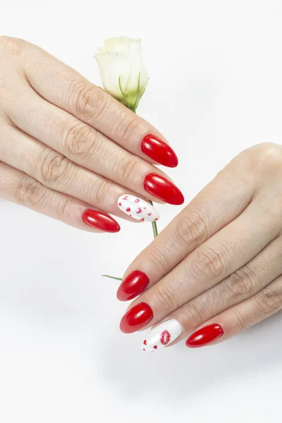 Manicura Manos Spa Mujer Hermosa Manos Con Esmalte Uñas Rojo —  Fotos de Stock