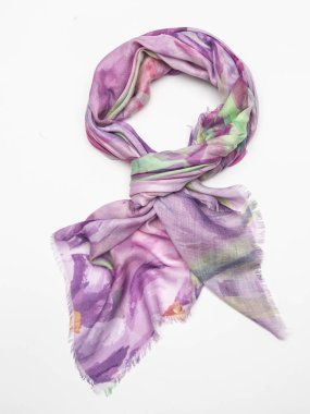 Beyaz arka plan üzerinde çok renkli atkı. Üstten Görünüm.