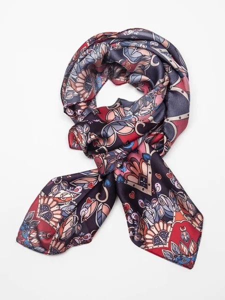 Beyaz arka plan üzerinde çok renkli İpek eşarp. Üstten Görünüm.