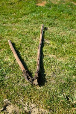 Kırbaç tehdidi - el tarımı harmanlama aracı