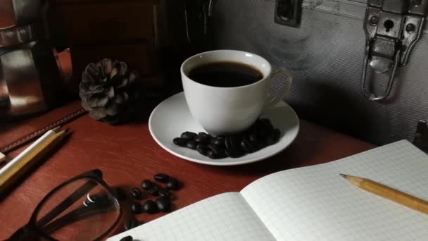 Taza Café Granos Café Imágenes Fondo Madera — Vídeo de stock