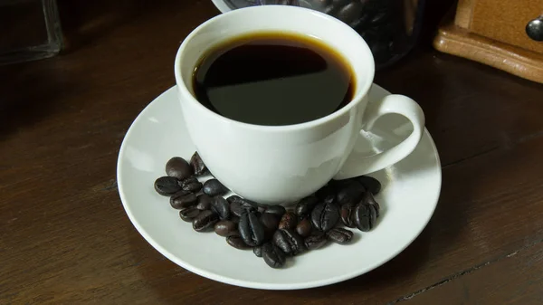 Una Taza Café Granos Café Sobre Fondo Imagen Vintage Madera — Foto de Stock