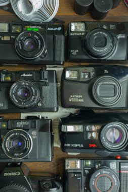 31 Temmuz 2018, Bangkok, Tayland vintage fotoğraf makinesi üzerinde ahşap masa Filmler.